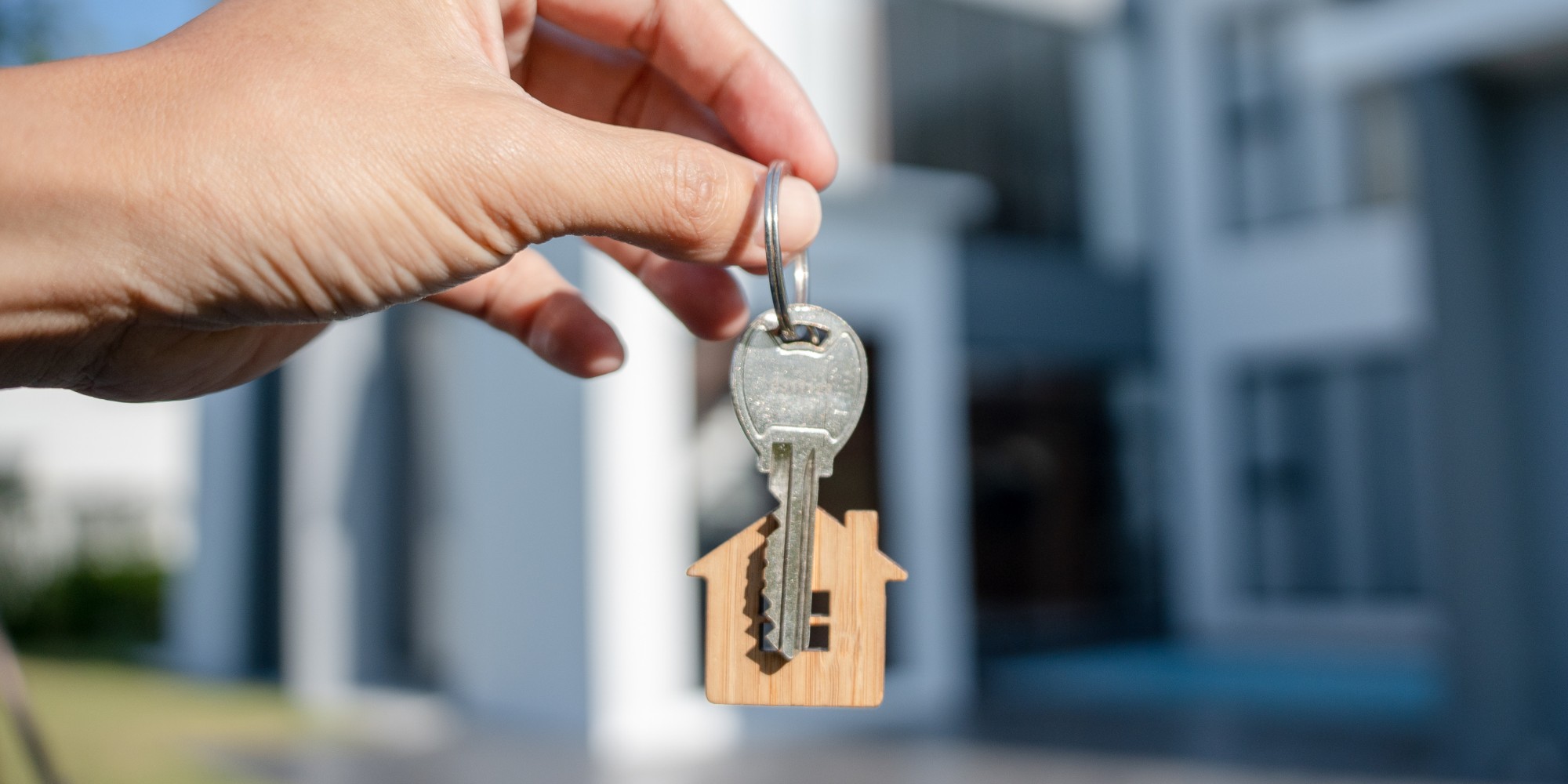 hand holding keys