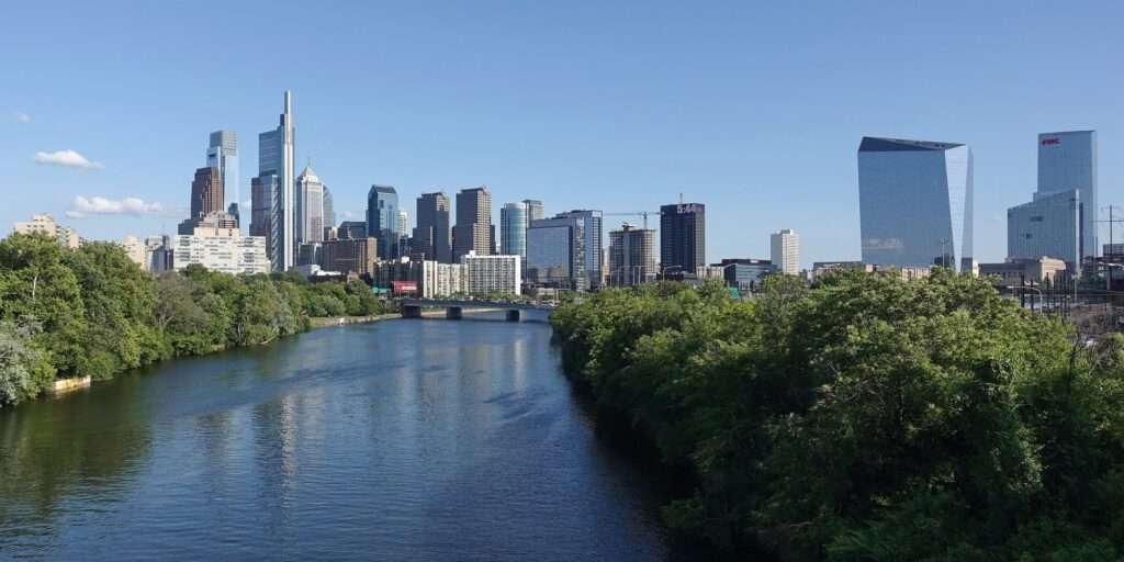 Philadelphia skyline view - mortgage rates and real estate in the greater Philadelphia area