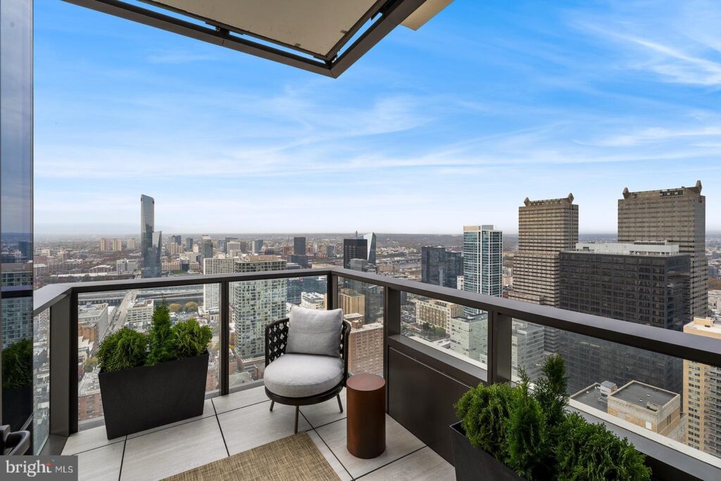 Laurel 3103 Balcony